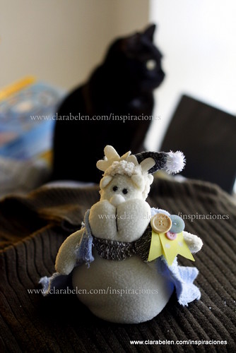 Manualidades: Cómo hacer un chalequito para mascotas pequeñas y muñecos con un calcetín