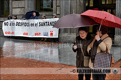 Concentración de los trabajadores contra los despidos de el Banco Santander.