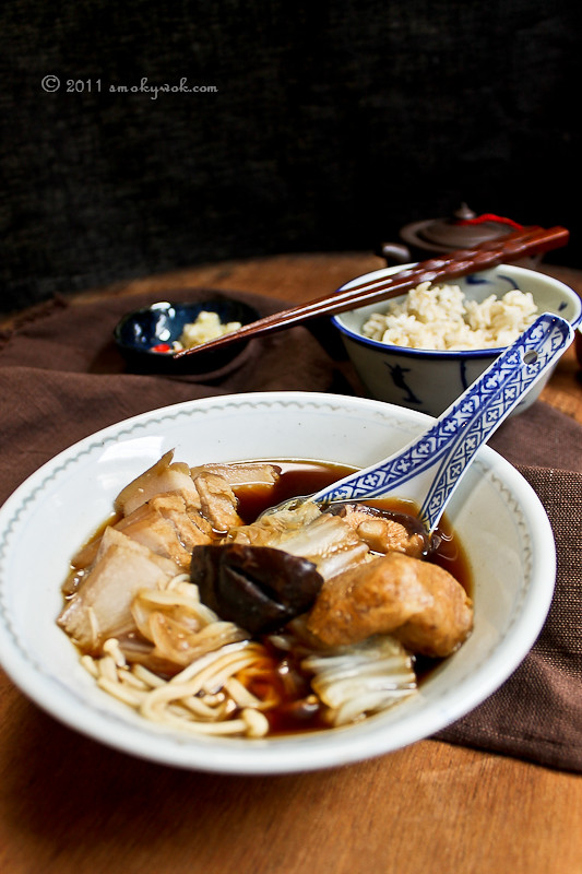 Bak Kut Teh - Chinese Herbal Broth with Pork Ribs 肉骨茶