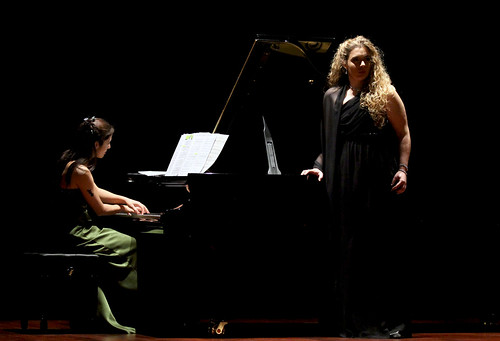 PILAR VÁZQUEZ (MEZZOSOPRANO) Y ELISA RAPADO (PIANO) - CONCIERTO EN LEÓN 03.02.2012