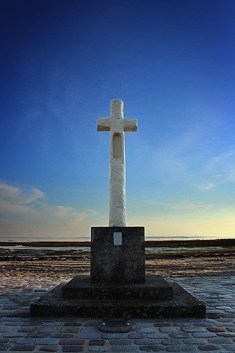 [2011-11-21] La croix du village de Claouey