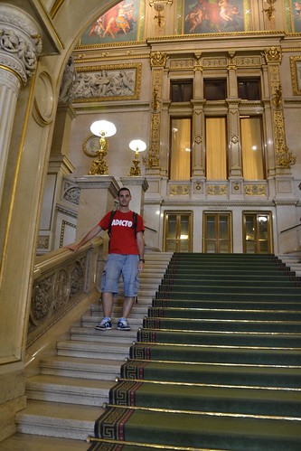 Escalera central Opera