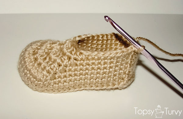 crochet-baby-wrap-button-boot-base