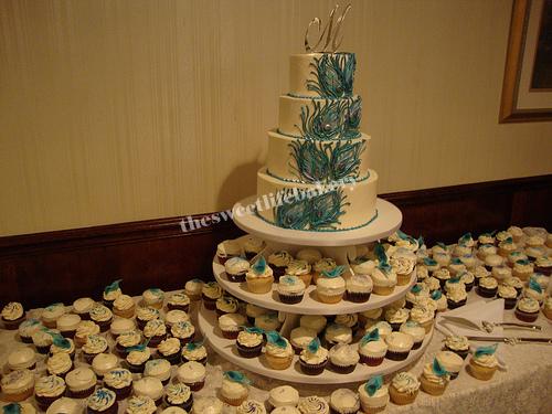 Peacock Feather Cake and Cupcakes A four tier hand piped 
