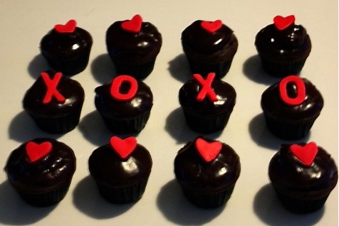Valentine's Day xo cupcakes and wedding cupcake towers by Round Town 