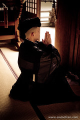 A praying monk at the Daiyûzan Saijôji.
