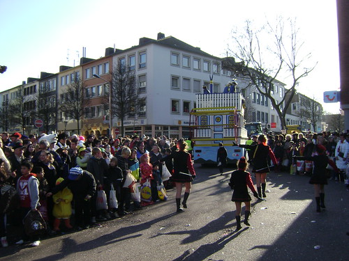 Porristas y barco, Desfile, Carnaval en Düren 2011, Alemania/Cheerleaders and boat, Parade, Karneval in Düren' 11, Germany - www.meEncantaViajar.com by javierdoren
