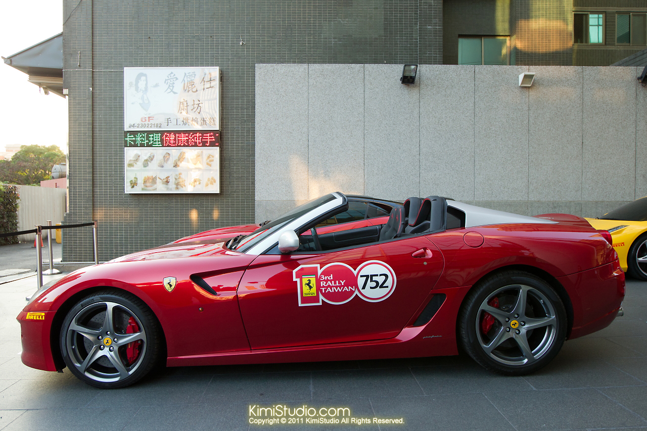 2011.10.28 Ferrari-025