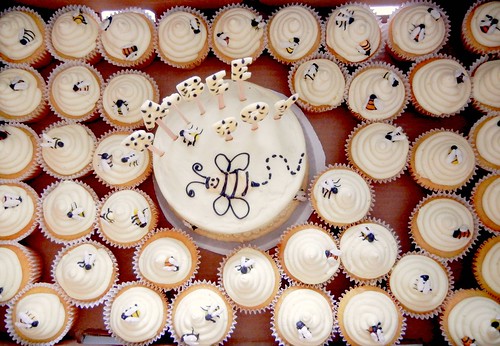 bee cake and cupcakes