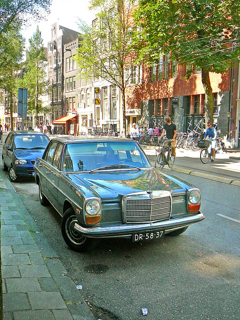 Mercedes 230 Automatic W114 1969 Amsterdam Nieuwezijds Voorburgwal 