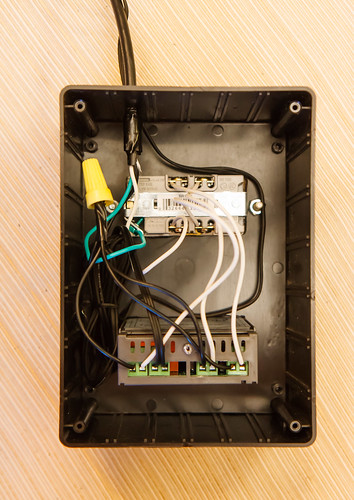 Inside View of Wiring for DIY Aquarium Temperature Controller