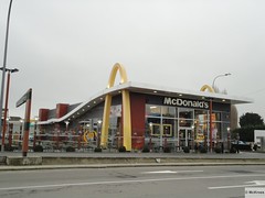 McDonald's St. Pieters Leeuw Bergensesteenweg 65 (Belgium)