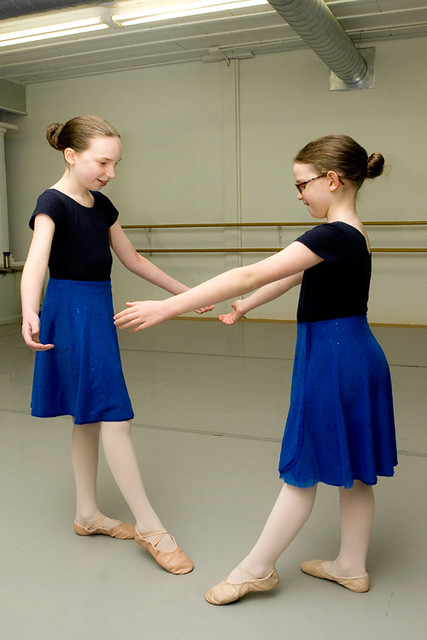 ballet_2_girls_b