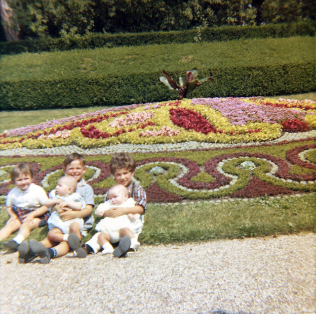 Visiteurs en famille dans les années 1960
