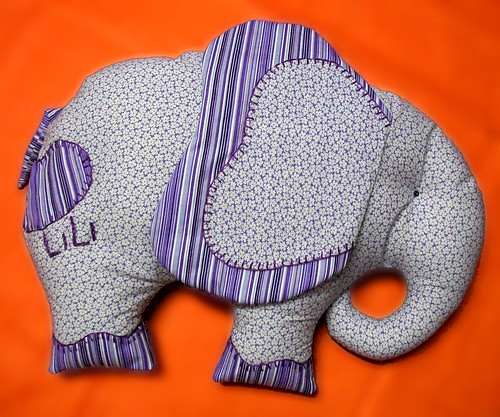 Um elefante...incomoda muita gente...*** Dois elefantes.... by coisasdamoise (Alair)