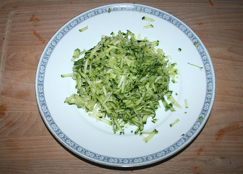 15 - Zucchini grob reiben