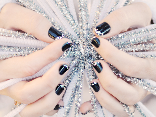 glitter tips -diamond nails-silver glitter french manicure