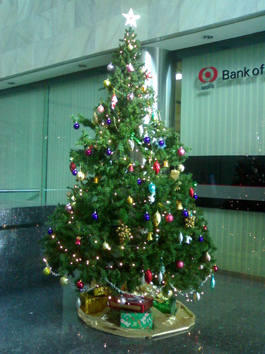 pohon natal di gedung mid plaza 1