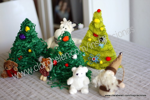 Manualidades para niños: Árbol de Navidad fabricado con pajitas