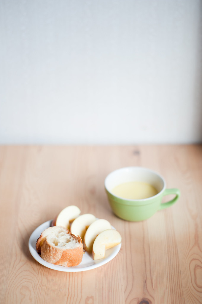 フランスパンとりんご、スープ 2012/01/02 DSC_2130