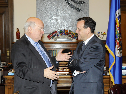OAS Secretary General Meets with the Dean of Chile's "Universidad Católica"