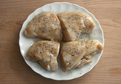 25 - Hühnerbrust Pfeffern und Salzen