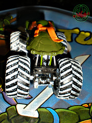 " Hot Wheels " Monster Jam ' Teenage Mutant Ninja Turtles ' 1:64 Monster Truck - Michelangelo {  HOLIDAY EDITION } ..card backer vi (( 2011 ))
