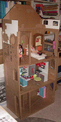 BarbieCardboardDollhouse014