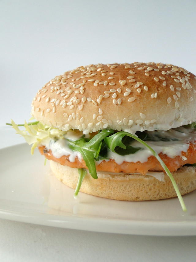 Salmon burger with dill yogurt sauce