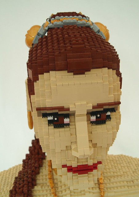Princess Leia Slave Girl bust Close up on the shape of the face
