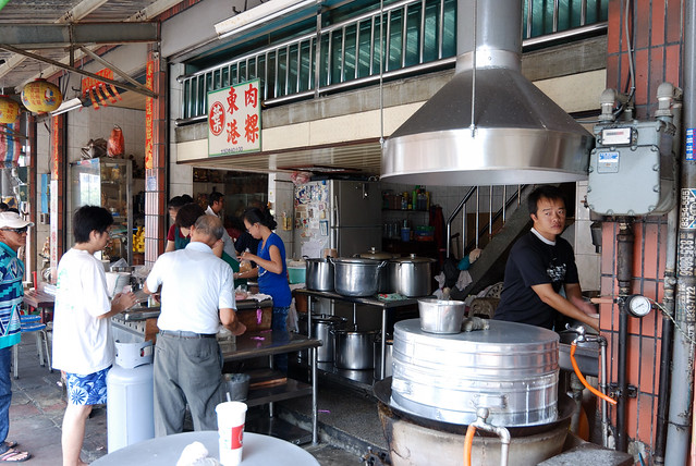肉粿是東港小吃，甜甜的很特別