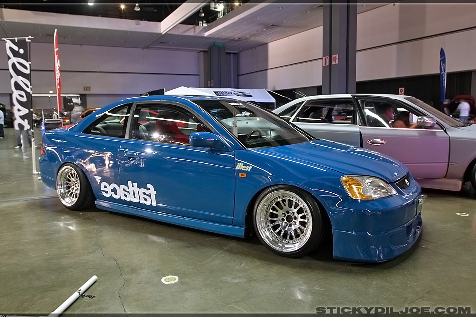 Karl's EM2 Civic on CCWs posted at the Fatlace showcase area