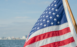 USA Flag catching wind & St Petersburg de Fifth World Art, sur Flickr
