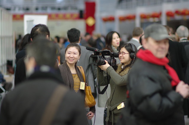 reporter and camerawoman, Chinees nieuwjaar in Den Haag
