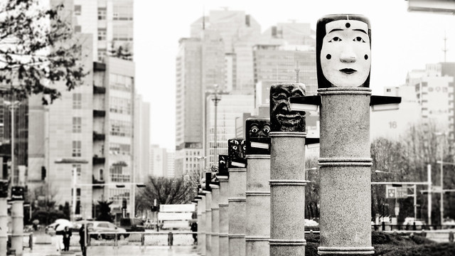 Olympic Totems [EOS 5DMK2 | EF 24-105L@98mm | 1/320s | f/5.6 | 
ISO400]
