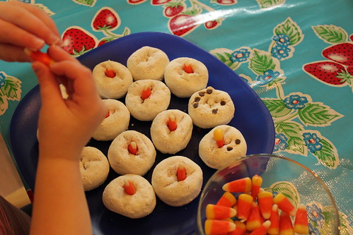 making donut snowmen