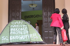 EMERGENCY ROOM HANOI / CAN artists become protest scenogaphers ?"