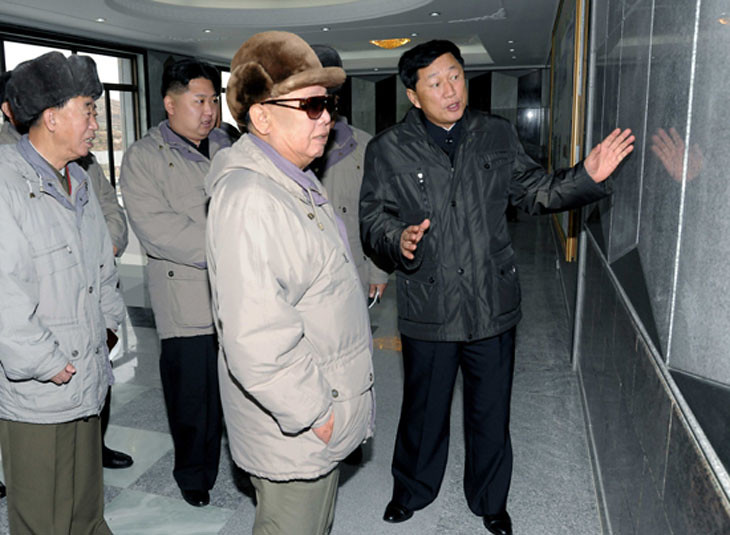 Товарищ Ким Чен Ир на камнеобрабатывающем заводе 