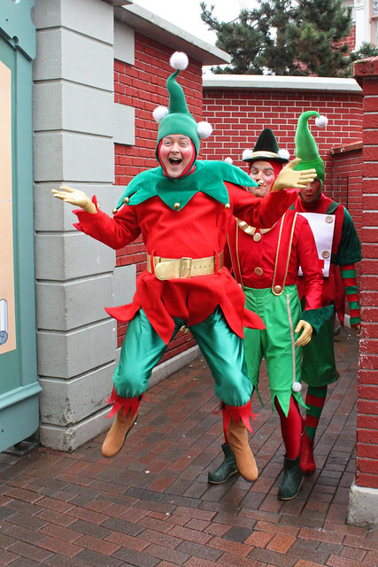 The very excitable Elves arrive!
