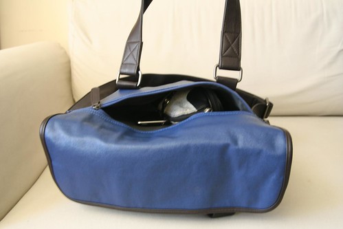 Akiko Laptop Bag from Mamtak Bags (rear pocket)