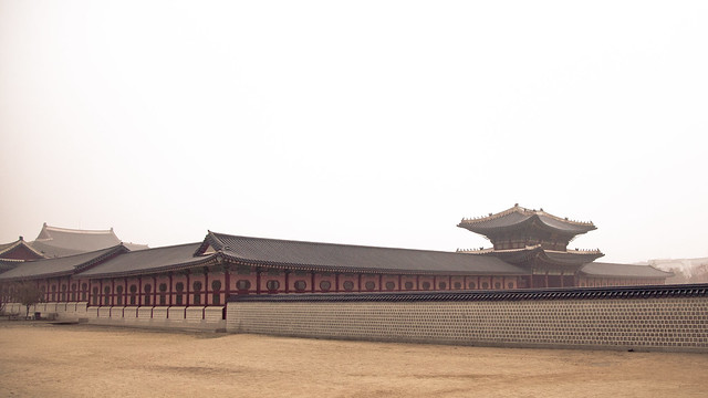 Gyeongbokgung Palace, Seoul [EOS 5DMK2 | EF 24-105L@24mm | 1/250s | f/4 | 
ISO400]