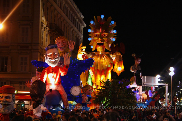 foto sfilata carri illuminati al Carnevale Nizza Francia