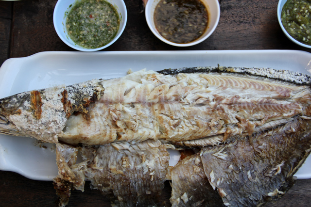 Pla Chon Pao (ปลาช่อนเผา)