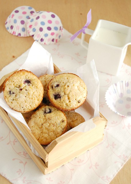 Blueberry and passion fruit muffins / Muffins de mirtilo e maracujá