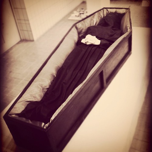 #Funeral at the university. 大学でお葬式が行われている。 - 無料写真検索fotoq