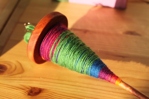 waiting for my spinning wheel, trying to spin rainbow yarn.