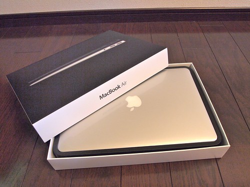 パッケージを買えると、ぴかぴかのMacBook Air
