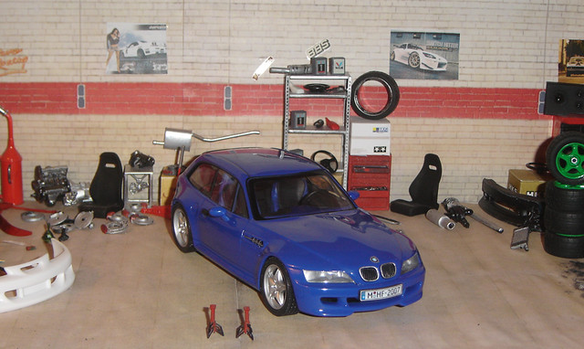 BMW Z3 M Coupe | Estoril Blue | Estoril/Black | 1:24 Revell Scale Model 07369