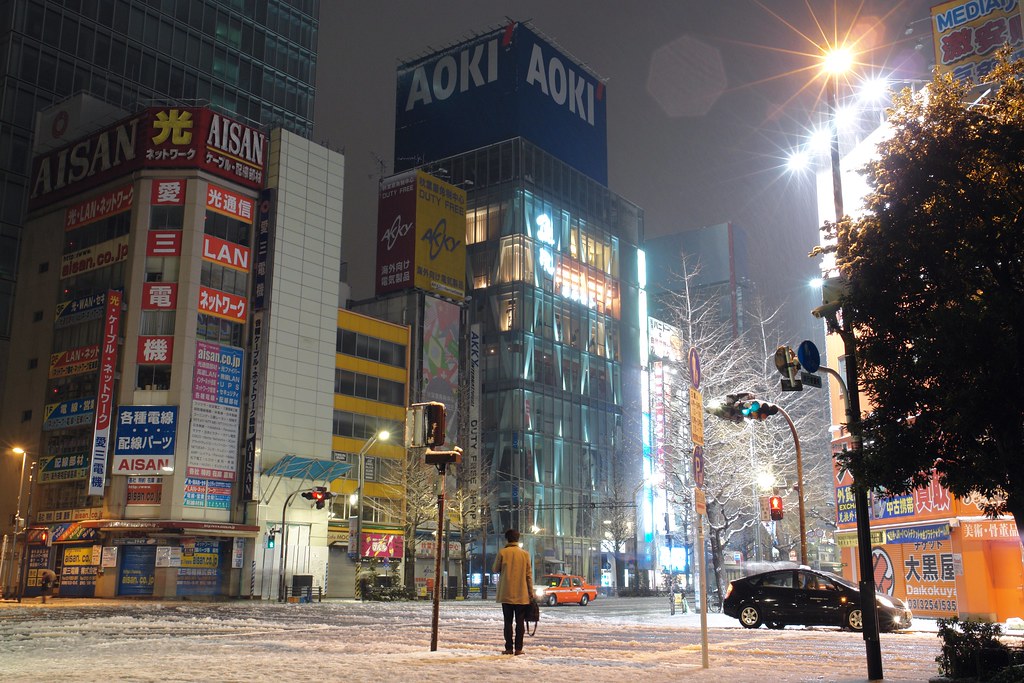 23 Jan 2012 Akihabara snows : crossroad 