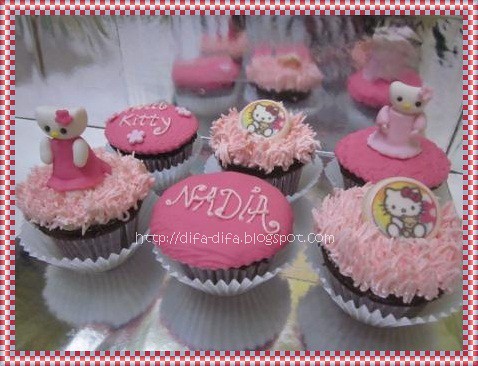 Cupcake Set Hello Kitty by DiFa Cakes